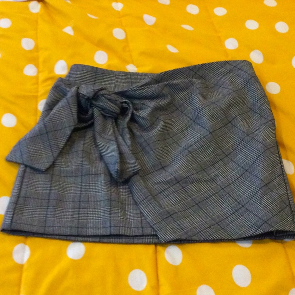 Forever 21 vintage plaid skirt with bow, size small.